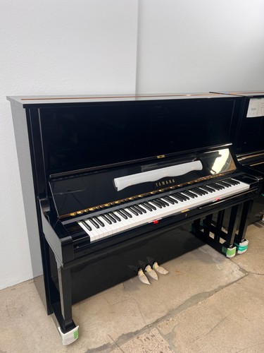 Yamaha black upright - black,