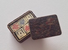 Curieuse boite pendentif porte