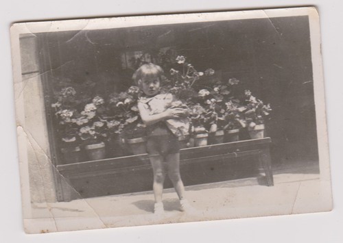 Old photo child in - photo, 🎞️