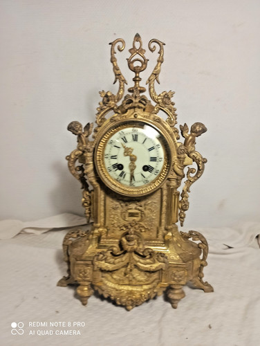 Pendule style neogothique