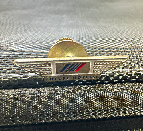 Future hôtesse wings - future, lapel