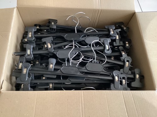 Lot 100 cintres - 100, a