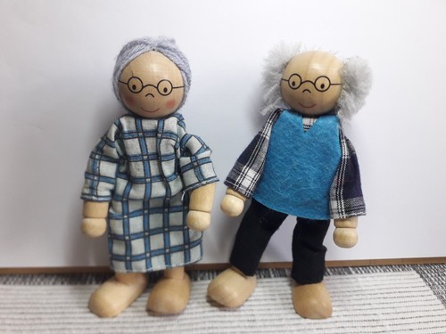 Figurines bois tissu - /, goki