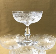 1 coupe à champagne en