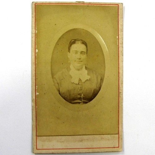 Cdv femme col - col, boutons