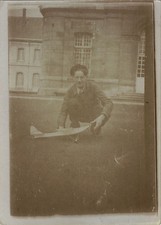 ANTIQUE PHOTO - VINTAGE SNAPSHOT - MODEL MODEL MODEL AIRPLANE TOY - TOY PLANE