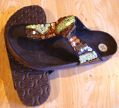 Paire sandale tong pied - de, nu