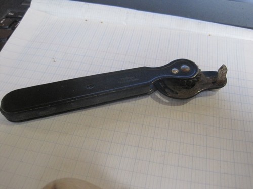 Ancien ouvre boite manuel