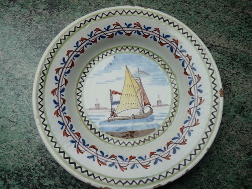 Très rare assiette - , en
