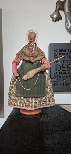 Santon crèche fileuse