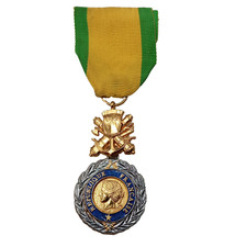 T9/10/25 (REF28567) Modern Military Medal VALUE AND DISCIPLINE FRENCH Medal