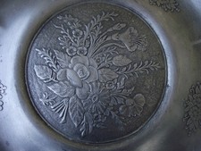 Assiette en étain ancien avec