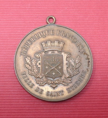 Jolie médaille offerte - offerte, par