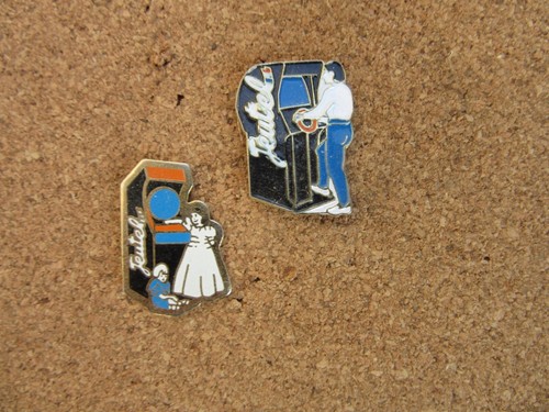 Lot pins jeu - lot, 2