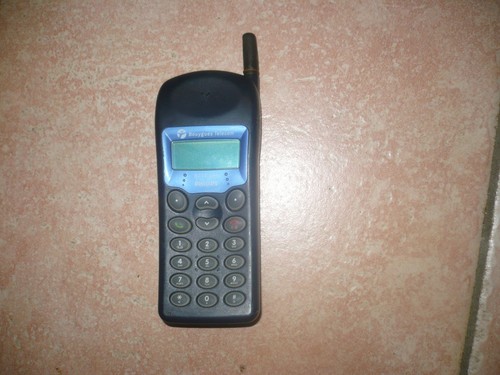 Téléphone cellulaire philips - téléphone,