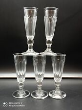 5 flutes à Champagne en