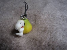Snoopy Strap Pear Cell Phone