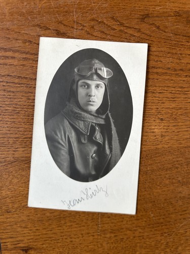 Portrait aviator cap and - aviator,