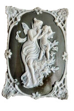 Boite ancienne  en porcelaine