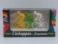 ANCIENNE BOITE DE CYCLISTES EN PLASTIQUE TOUR DE FRANCE EN PLASTIQUE N° 1B