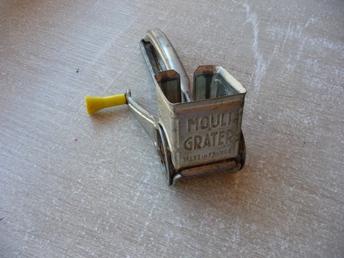 Ancienne râpe fromage - à,