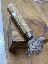 baille-voie tourne à gauche