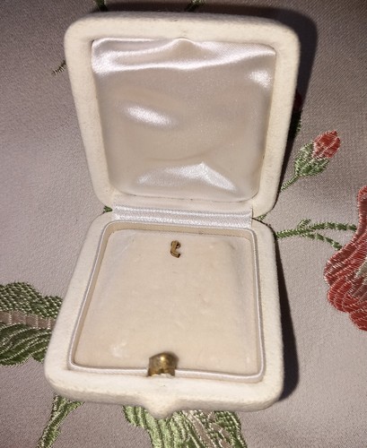 Ecrin bijoux ancien en daim - a,