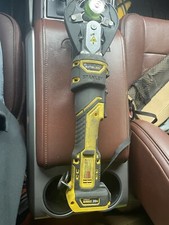 Stanley IBC600 Electric Wireless Line Crimper, 1 jaws, with battery & charger