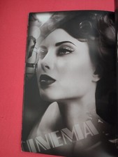 25 YEARS MAKE UP FOR EVER PROFESSIONAL OF ARTISTRY AND EDUCATION curiosa