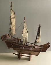Modèle réduit d'une jonque en bois, artisanat fait main, à rénover