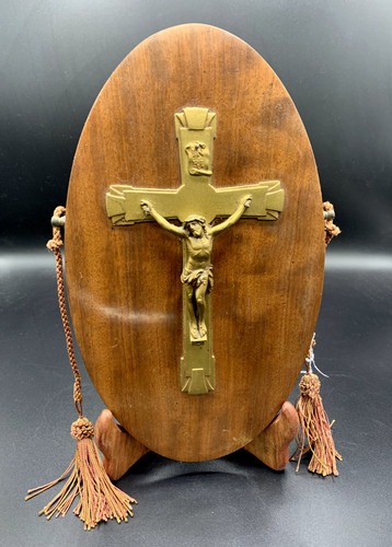 Crucifix sur plaque murale - , en