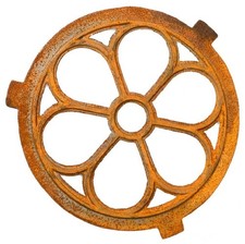 Fenêtre ronde à barreaux -