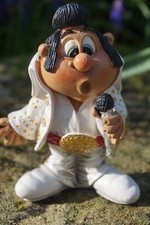 01572258 PROMO FIGURINE  ELVIS PRESLEY   LE KING CHANTEUR    CARICATURE HUMOUR