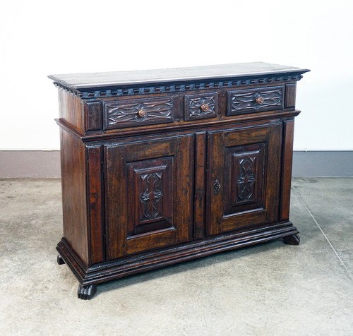 Antique commode - ⚜️,