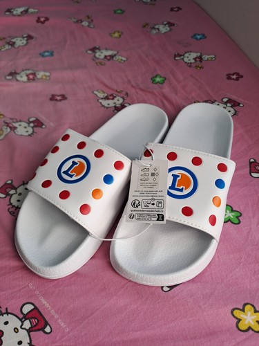 Paire claquettes neuves - paire,