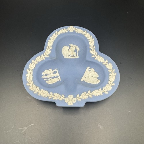Coupelle bleue forme de - coupelle,