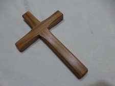 Croix murale en bois d'olivier