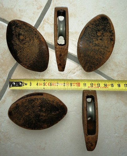 Ancienne petite poulie en - d5-,