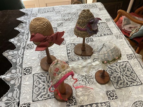 Lot quatre petits chapeaux - lot,