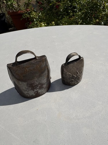 Anciennes cloche tole alpage - cloche,