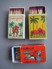 Trois anciennes boîtes