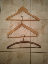 3 Cintres  en bois  / Vintage