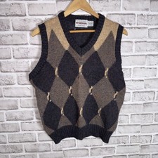 McGregor  Vintage Sweater Vest Size Medium Made In Guam USA 70% Wool Small Holes