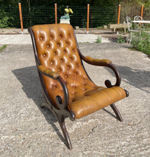 Fauteuil capitonné en