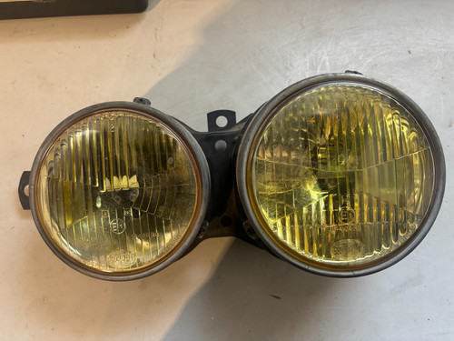 Phares jaunes avant droit - phares,