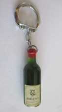 Vintage keychain, 60s, 3D bottle BORDEAUX wine
