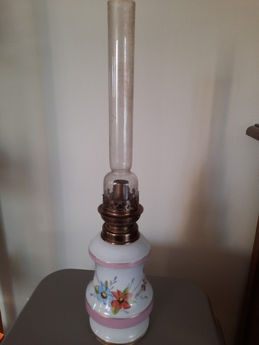 Lampe pétrole ancienne - lampe, a