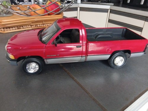 Dodge ram 1500 ertl - dodge,