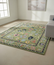 Tapis floral vert touffeté à