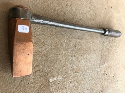 Old tool outil - /,